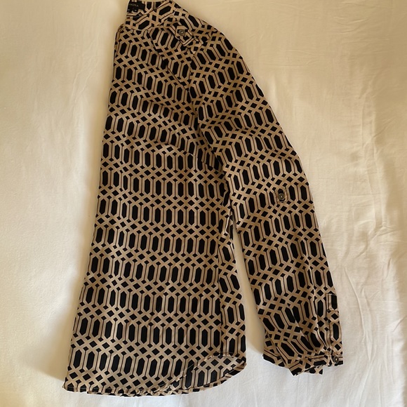 BCBG Black and Tan long sleeved blouse, size M - Picture 1 of 4